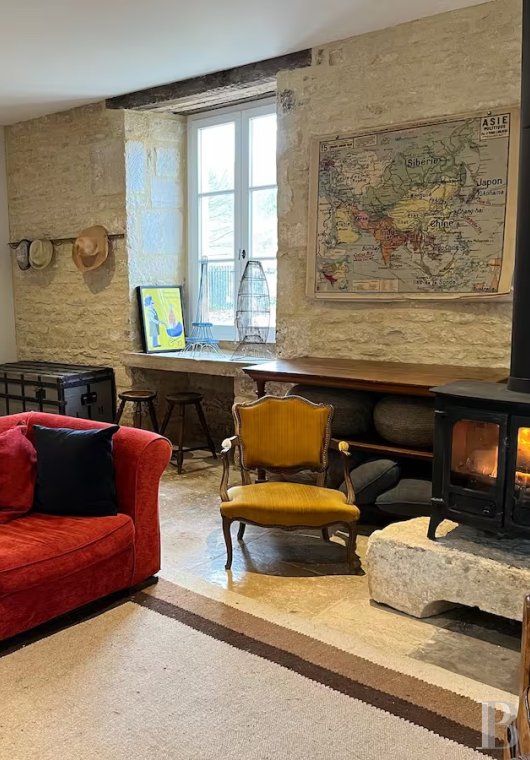 En Côte-d’Or, à l’est de Châtillon-sur-Seine, les dépendances d’un ancien château autour d’une vaste cour - photo  n°25